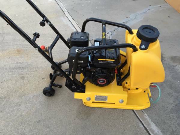PLATE COMPACTOR 6.5HP GASOLINE WITH WATER TANK